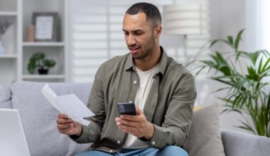2 Costly Mistakes Americans Make With Their Savings, According to Santander Bank