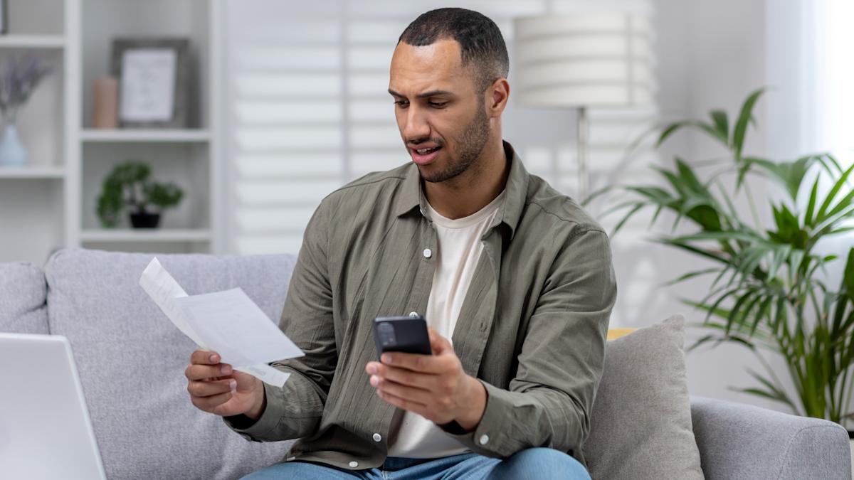 2 Costly Mistakes Americans Make With Their Savings, According to Santander Bank