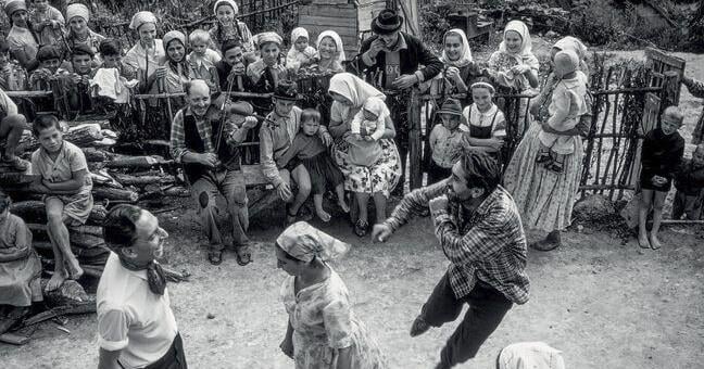 Book Review: Madeline Potter’s 'The Roma' blends memoir and research to look at a marginalized group | Associated Press