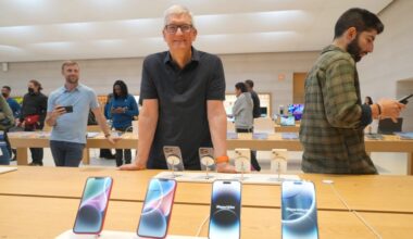 Apple Q3 Earnings Today: Analysts Want AI Updates, With Stock Down 16%