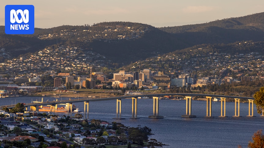 Upgraded safety barriers for Hobart's Tasman Bridge needed as coroners warn of suicide risk