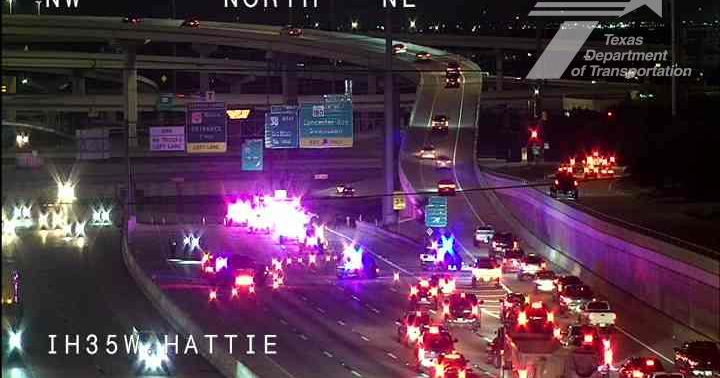 Deadly crash shuts down all northbound lanes of I-35W in Downtown Fort Worth