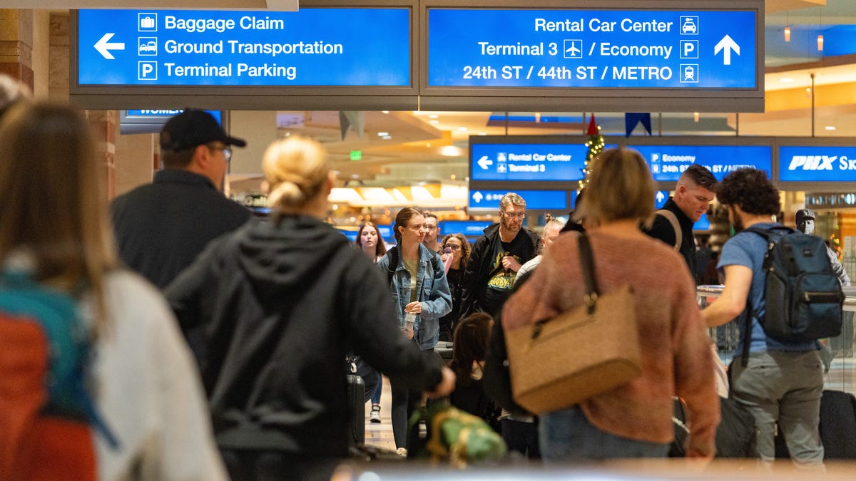 Why so many Phoenix flights were delayed, canceled today