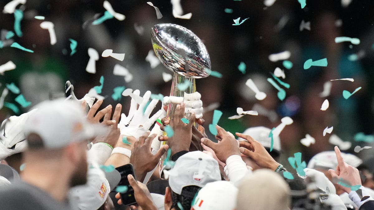 See Eagles' SB ring ceremony