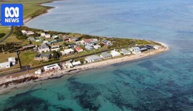 Pelican Point residents build seawalls despite scepticism of rising sea-level threat