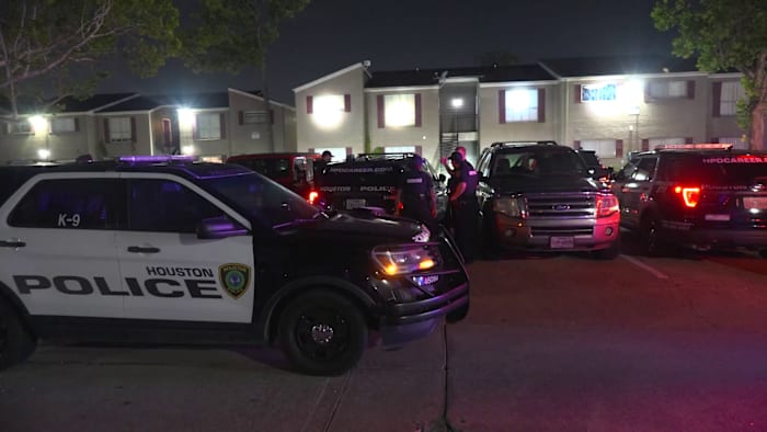 Gunman wanted by Houston police after shooting, killing man with AR-15