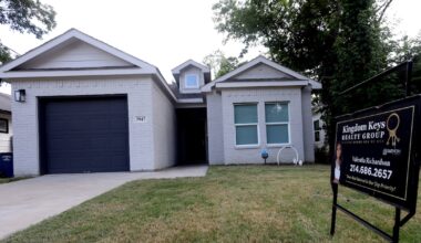Buyers, sellers ride out rough D-FW housing market