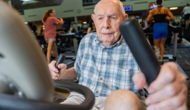 WWII veteran Robert Bailey still hits the gym in Tallahassee at 101