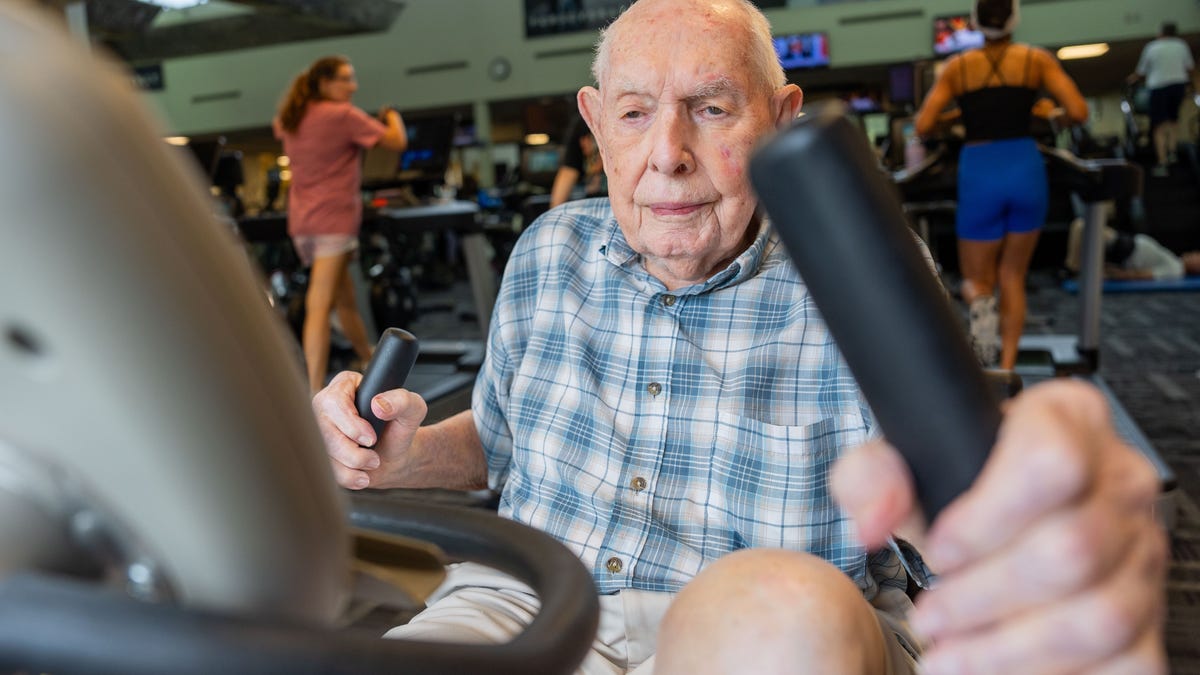 WWII veteran Robert Bailey still hits the gym in Tallahassee at 101