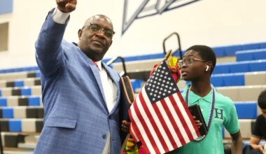 100 new US citizens celebrate at Phoenix July Fourth ceremony