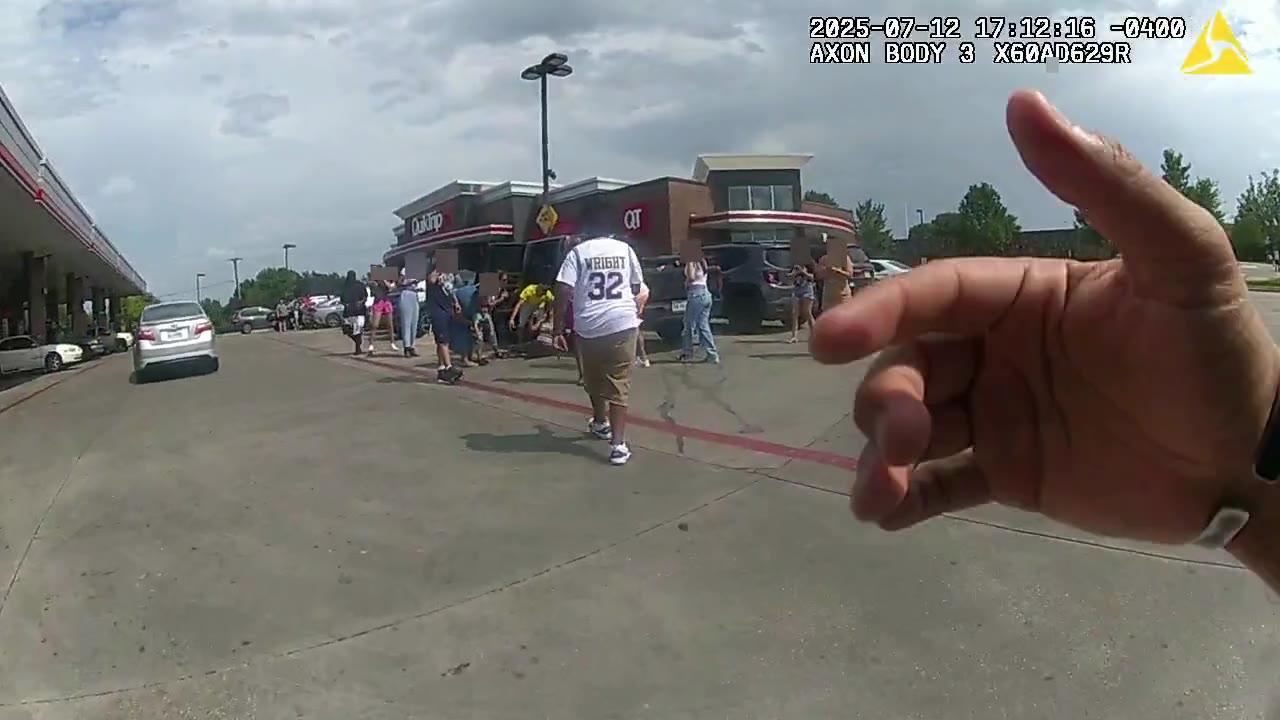 Dallas VA officer saves choking toddler | RAW