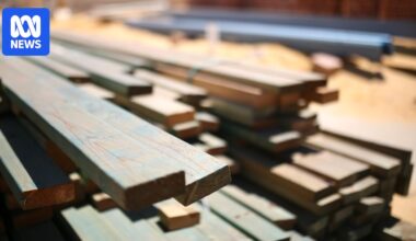 Online tradie charged with stealing after allegedly taking deposits and not doing work