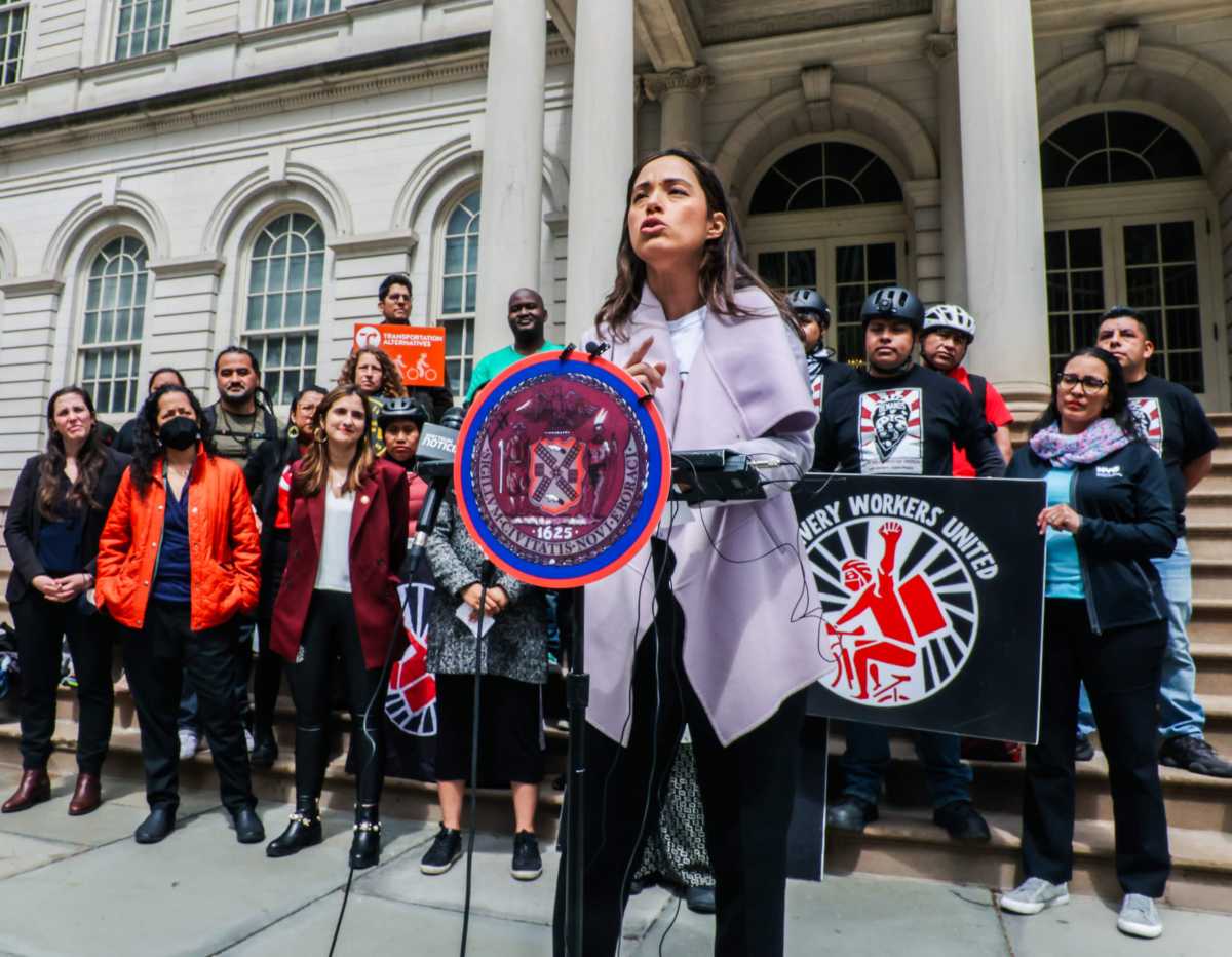 NYC Council expected to vote Monday on wage and workplace protections for delivery workers