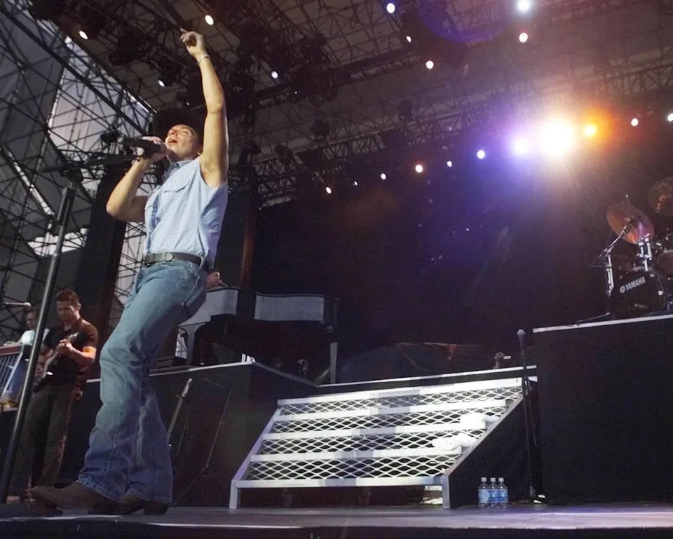 Country music star Kenny Chesney wows the crowd at Alltel Stadium during his first song on Aug. 3, 2001.