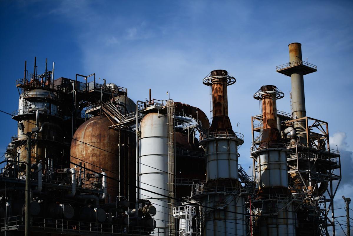 Oil prices caught between a $70 summer and growing surplus fears