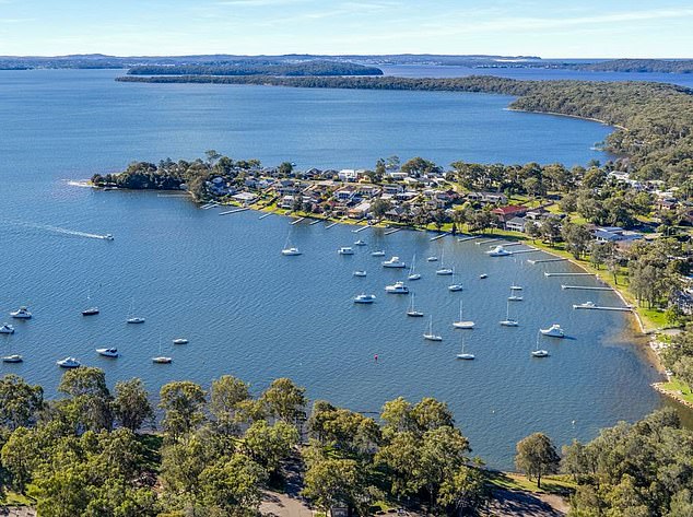 Summerland Point, on the northern end of NSW Central Coast, borders Lake Macquarie
