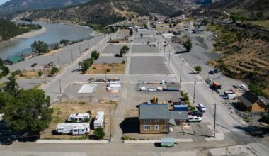 Hundreds of fires burn across Canada