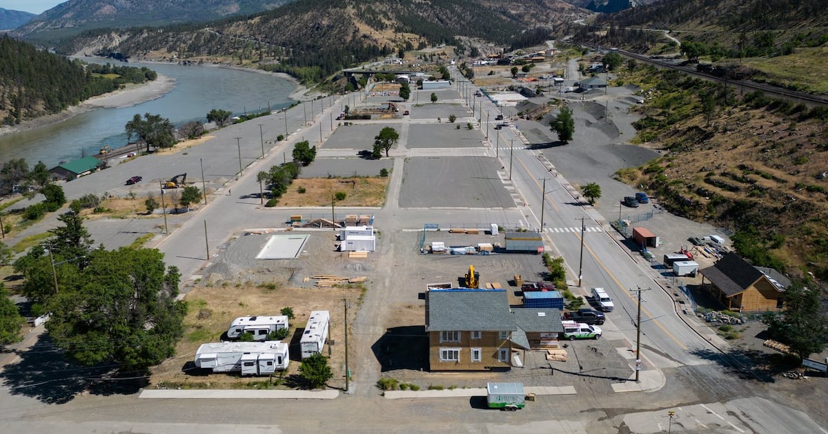 Hundreds of fires burn across Canada