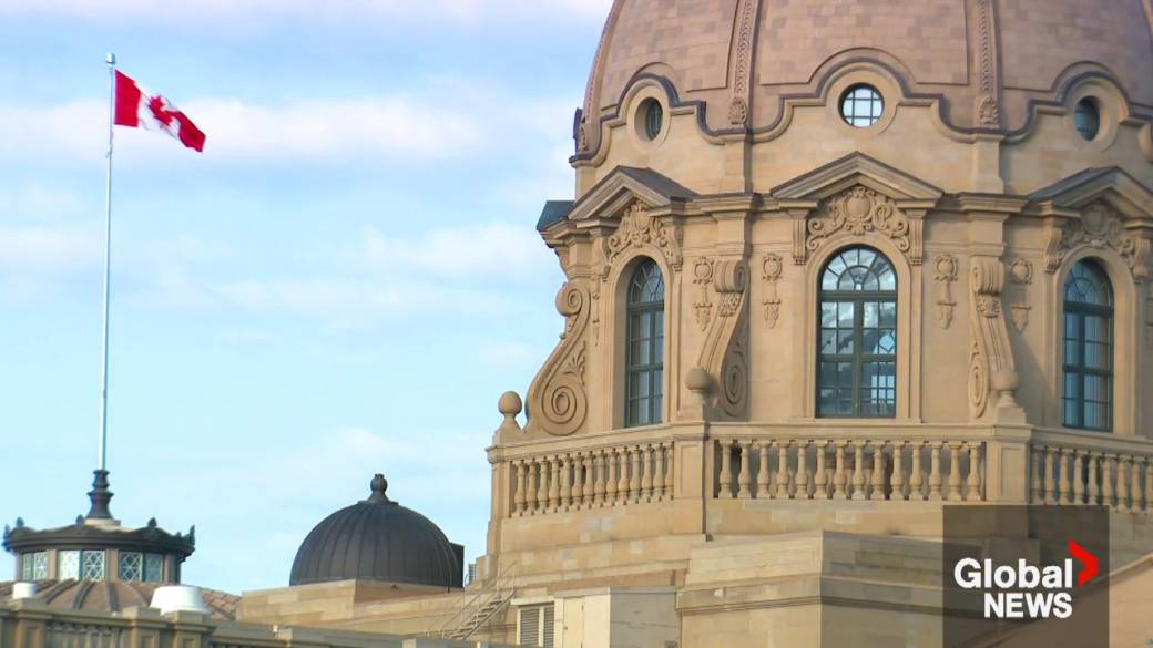 Click to play video: 'One of Alberta’s referendum petition pushes moving on to next step'