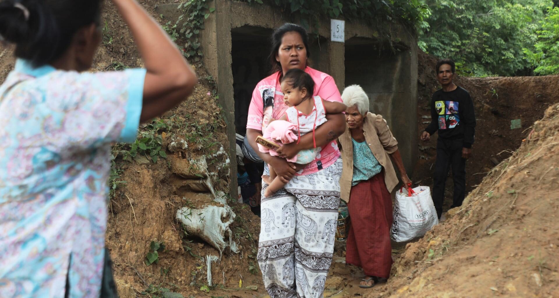 Thailand launches air attacks on Cambodia as deadly border clashes escalate | Conflict News