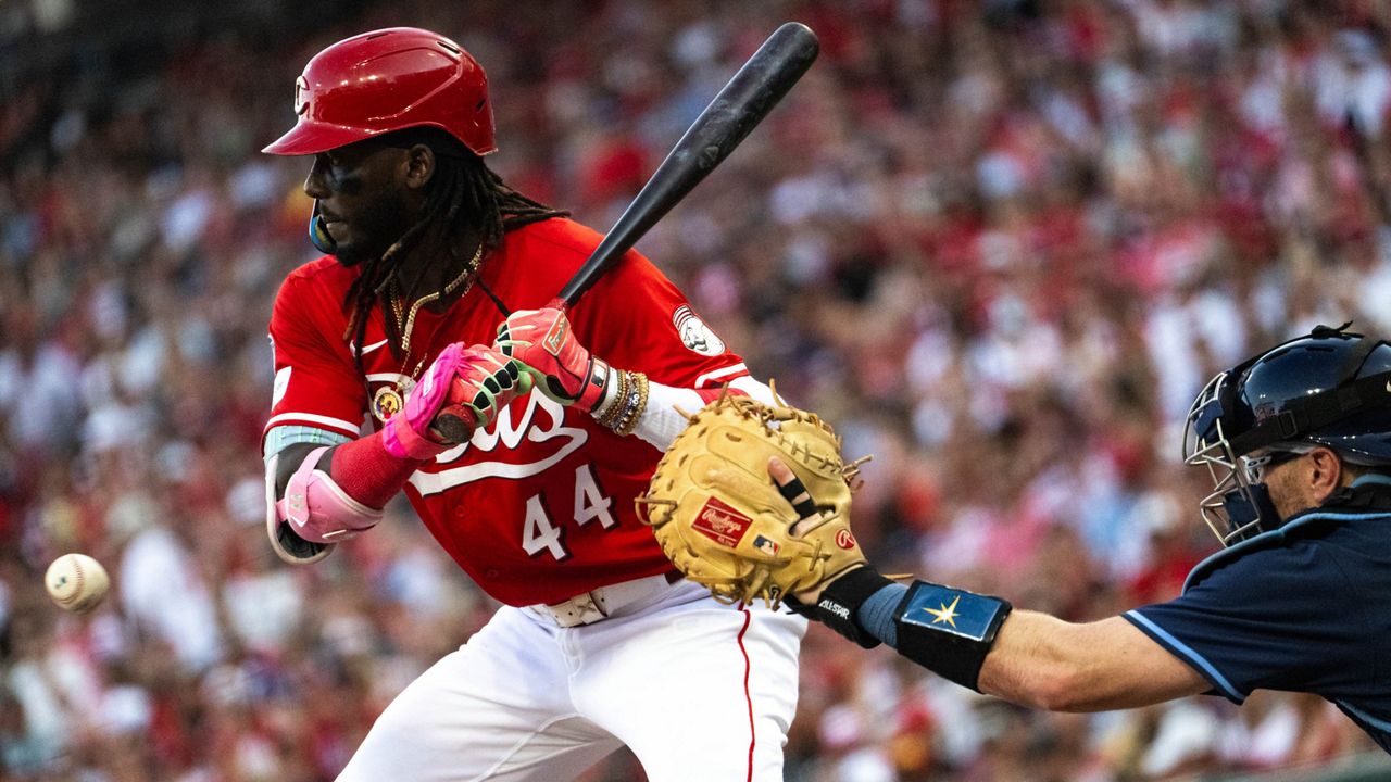 Cincinnati Reds' Elly De La Cruz (44) hits a single during the first inning of a baseball game against the Tampa Bay Rays, Friday, July 25, 2025, in Cincinnati.