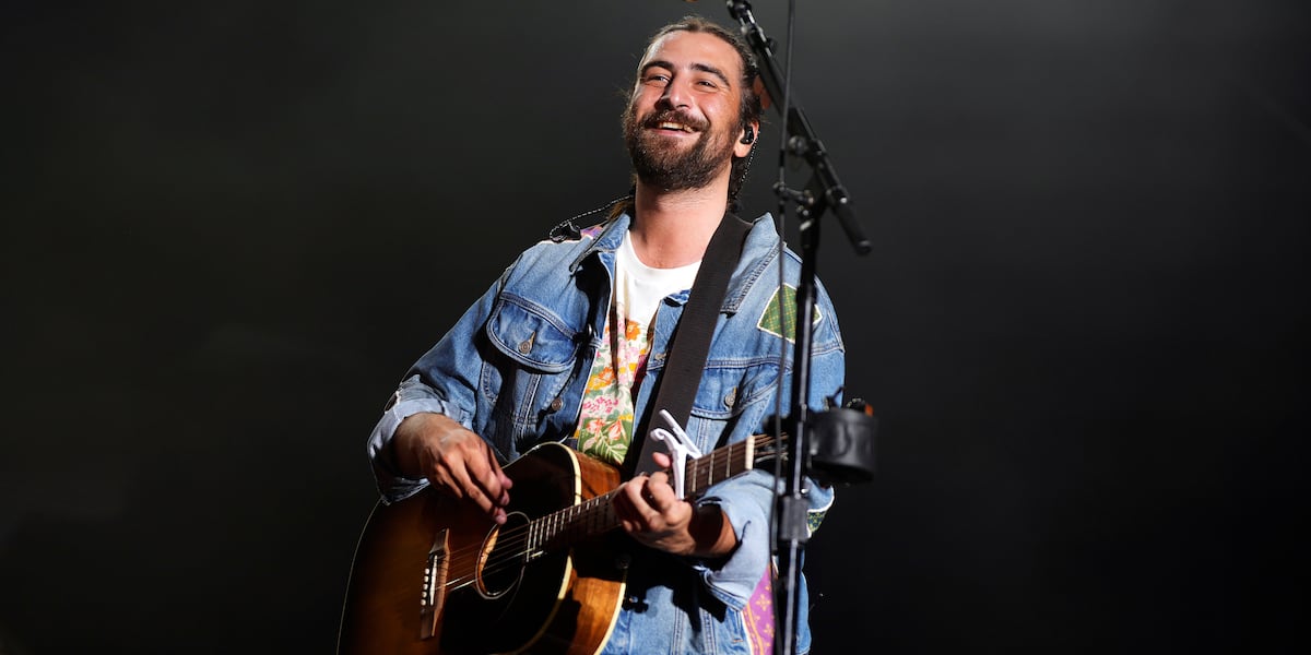 Noah Kahan asks fans to respect family’s privacy