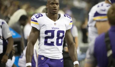 Adrian Peterson named greatest college football player to wear No. 28 image