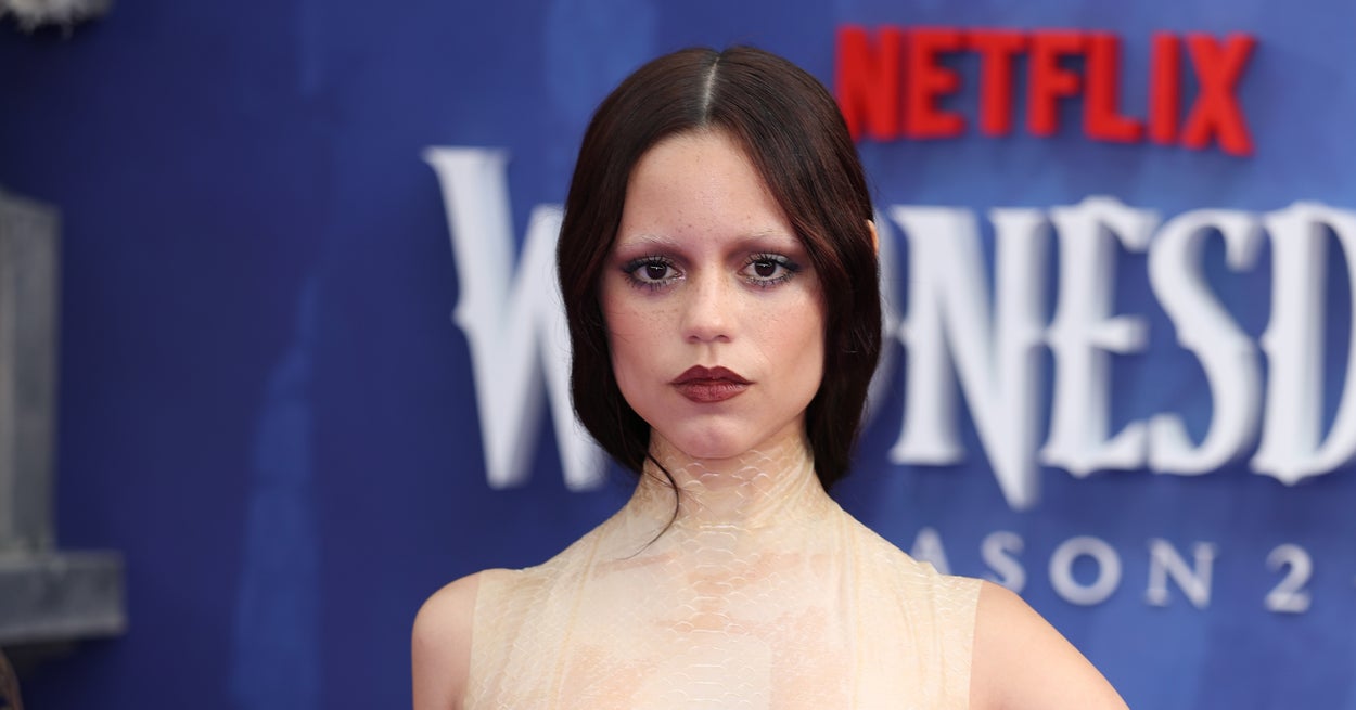 Jenna Ortega's Latex Dress On The Red Carpet Is So Stunning, You Literally Have To See It - BuzzFeed