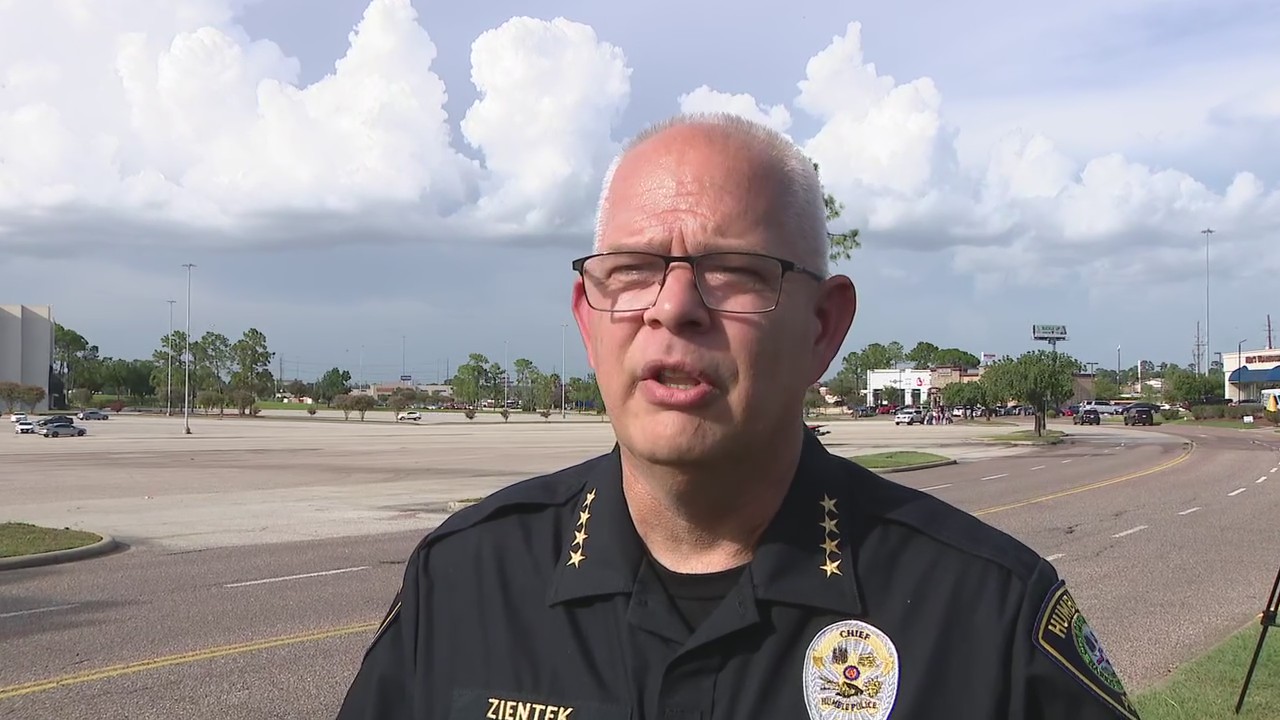Bomb threat at Deerbrook mall | Full police report