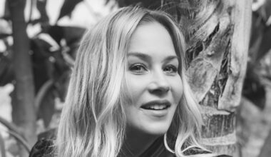 Christina Applegate's to Publish Memoir 'You With the Sad Eyes'
