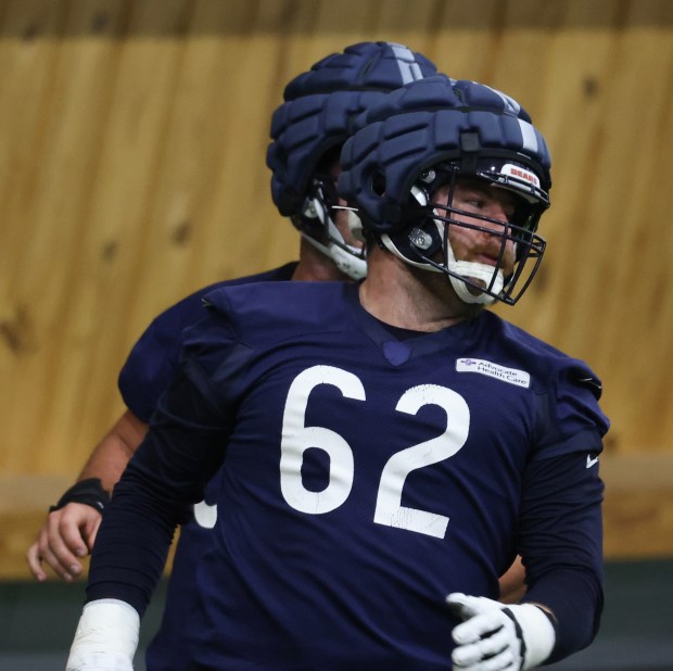 Bears guard Joe Thuney works out during organized team activities in the Walter Payton Center at Halas Hall on May 21, 2025, in Lake Forest. (John J. Kim/Chicago Tribune)