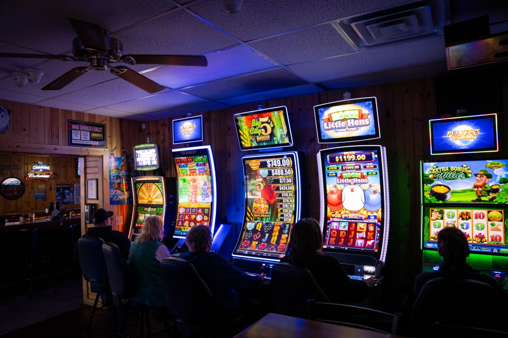 Gambling machines in Chicago bars, airports? Aldermen weigh revenue potential