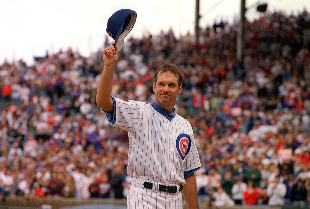 Cubs second baseman Ryne Sandberg tips his cap to the crowd in his final series at Wrigley Field on Sept. 20, 1997. (Bonnie Trafelet/Chicago Tribune)
