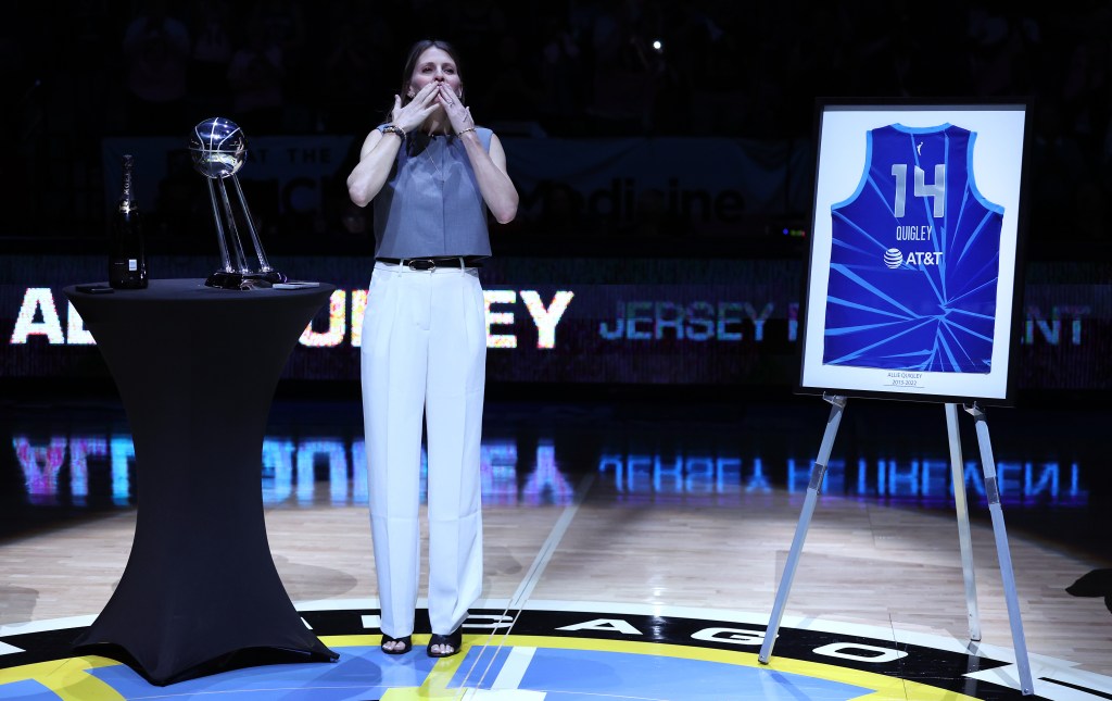 Chicago Sky retire guard's No. 14 jersey