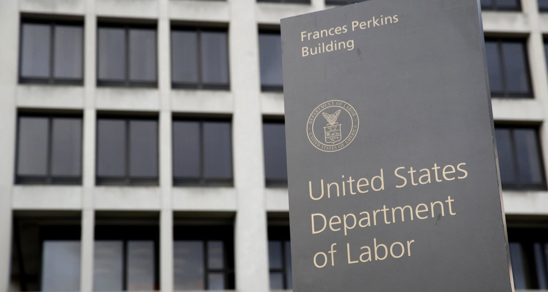 Maryland had largest single-month decrease in federal government jobs in almost 3 decades, report finds