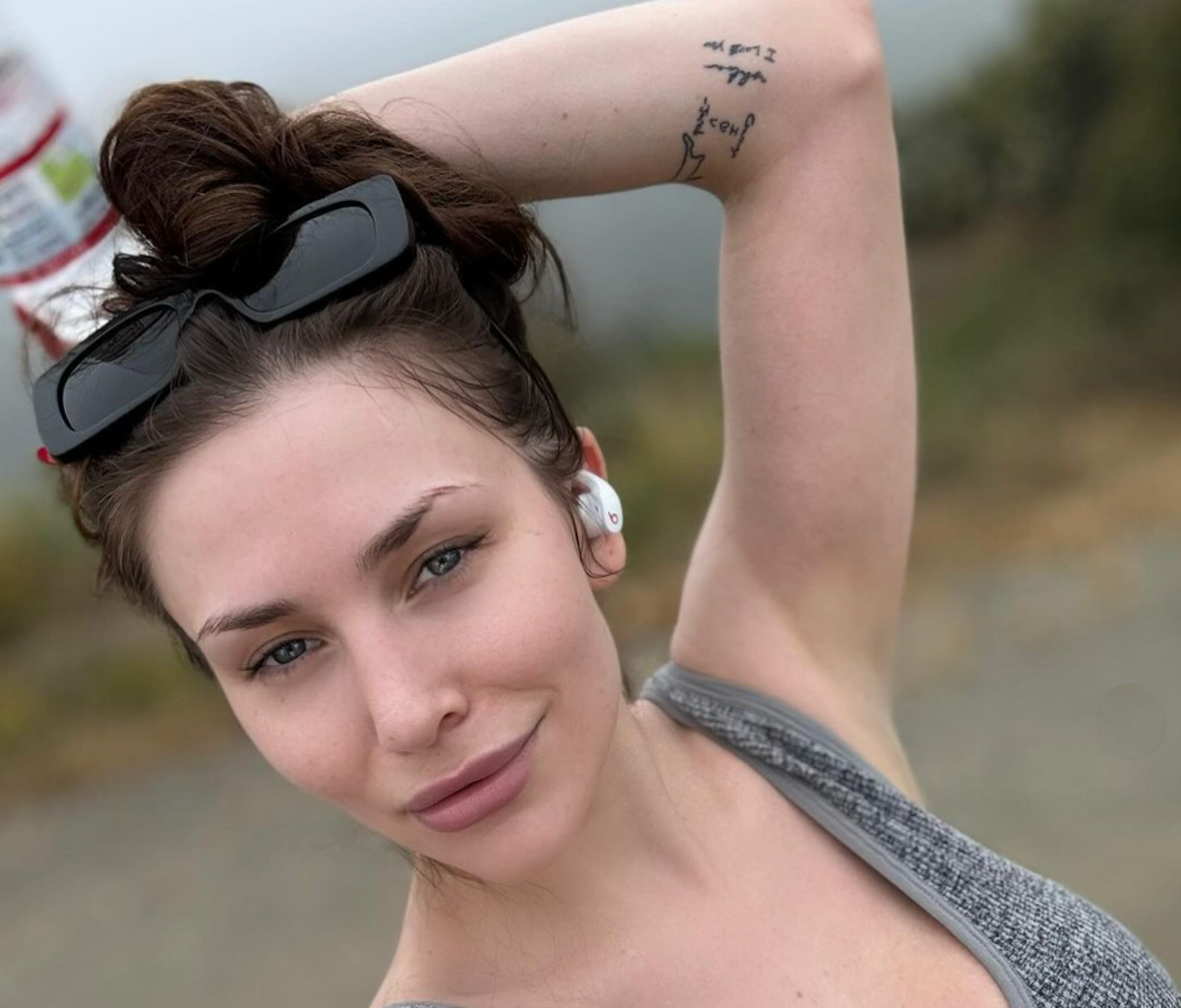 Courtney Stodden in Bikini Is “Sunburnt and 6 Days Sober”