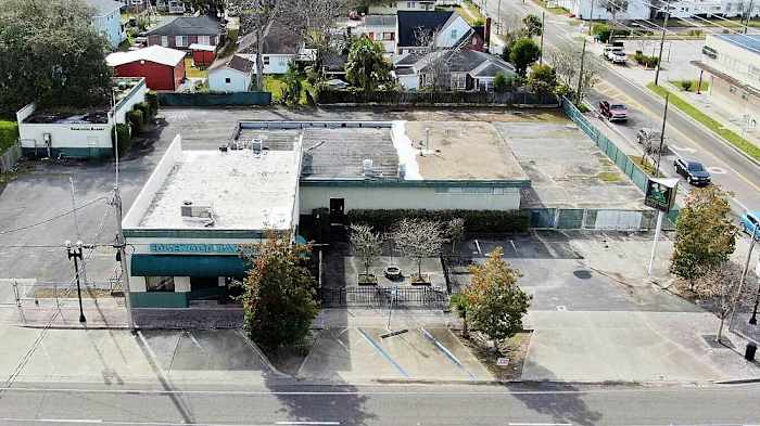 Community First Credit Union converting old home of Edgewood Bakery into unique branch with front lawn, food feature