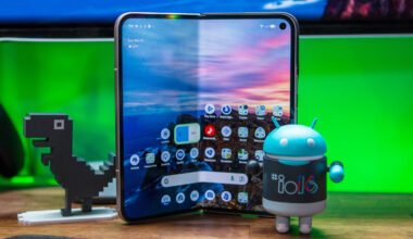 Android 16 QPR1 Beta 1 home screen on Pixel 9 Pro Fold