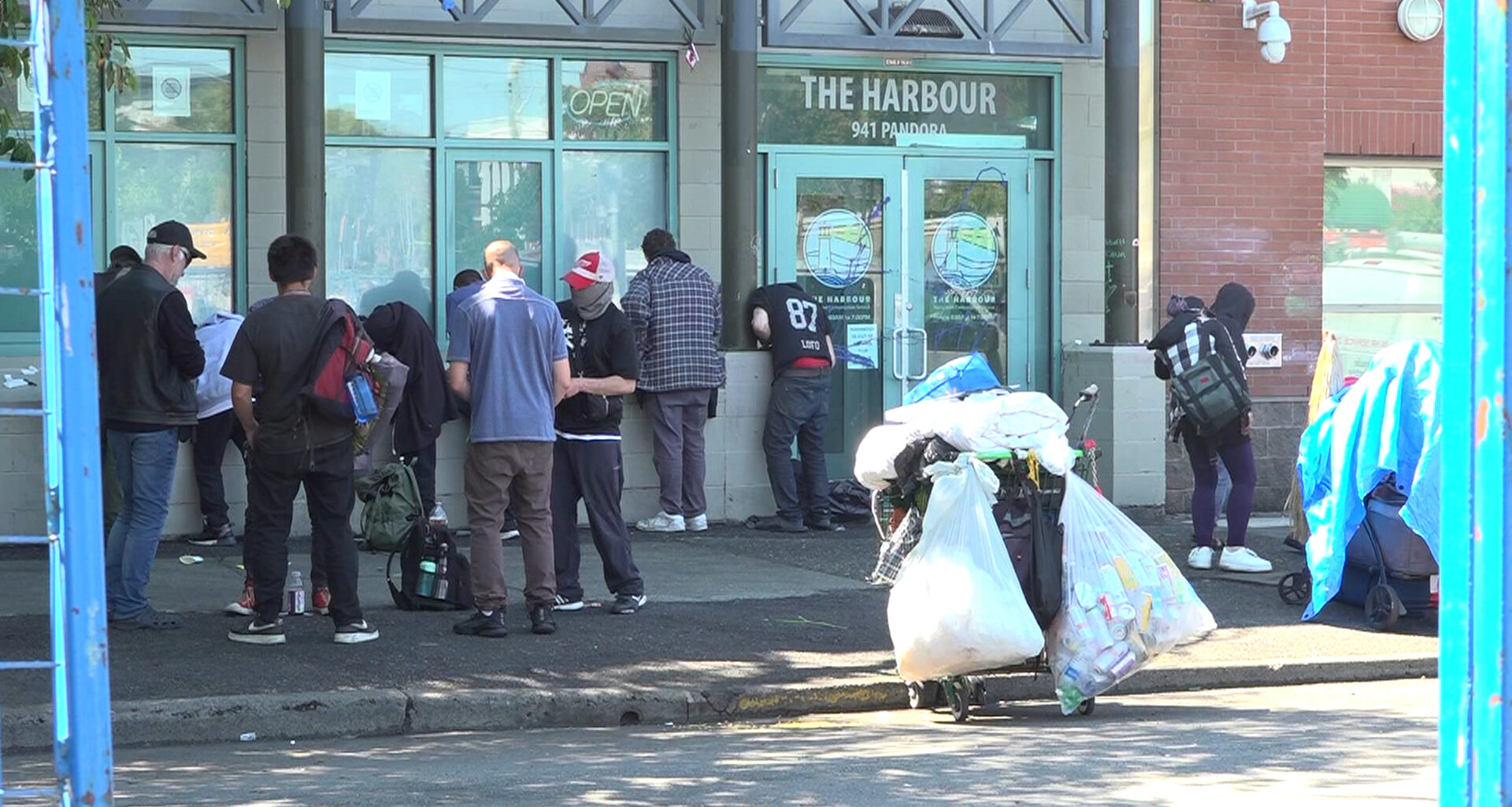 Victoria Police criticizes Island Health interaction with drug trafficker on consumption site doorstep