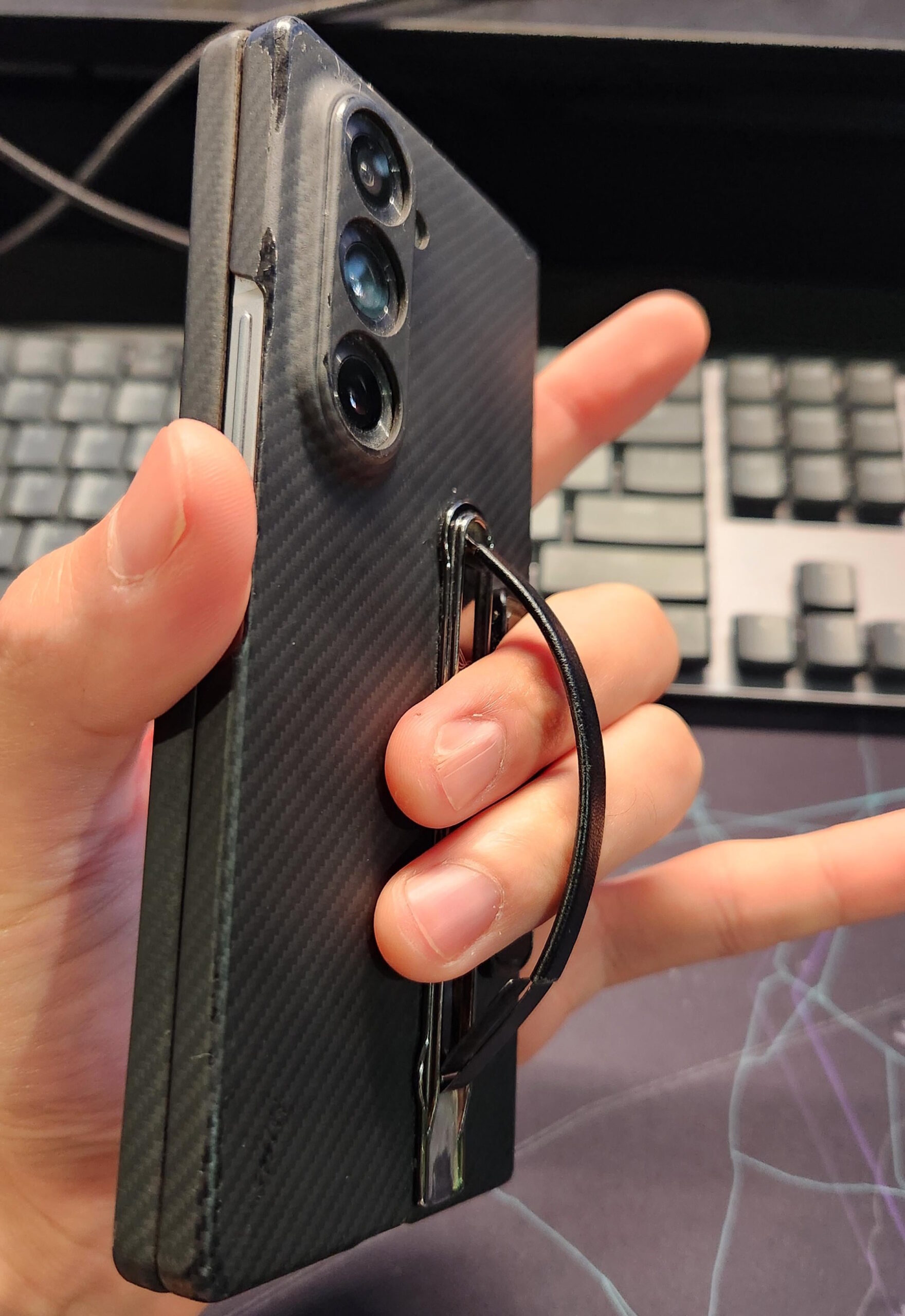 Galaxy Z Fold 7 using SleekGrip strip