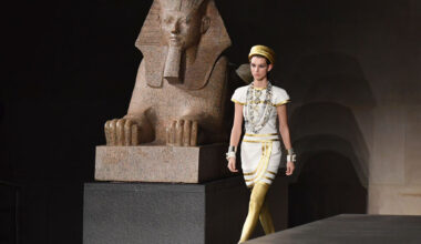 A model walks the runway during the Chanel Metiers D'Art 2018/19 Show at The Metropolitan Museum of Art on December 4, 2018 in New York City. (Photo by Angela Weiss / AFP)        (Photo credit should read ANGELA WEISS/AFP via Getty Images)