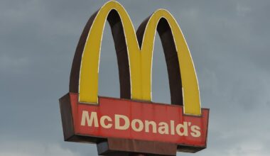 Chicago police seek suspects in Lincoln Square McDonald’s armed robbery – NBC Chicago