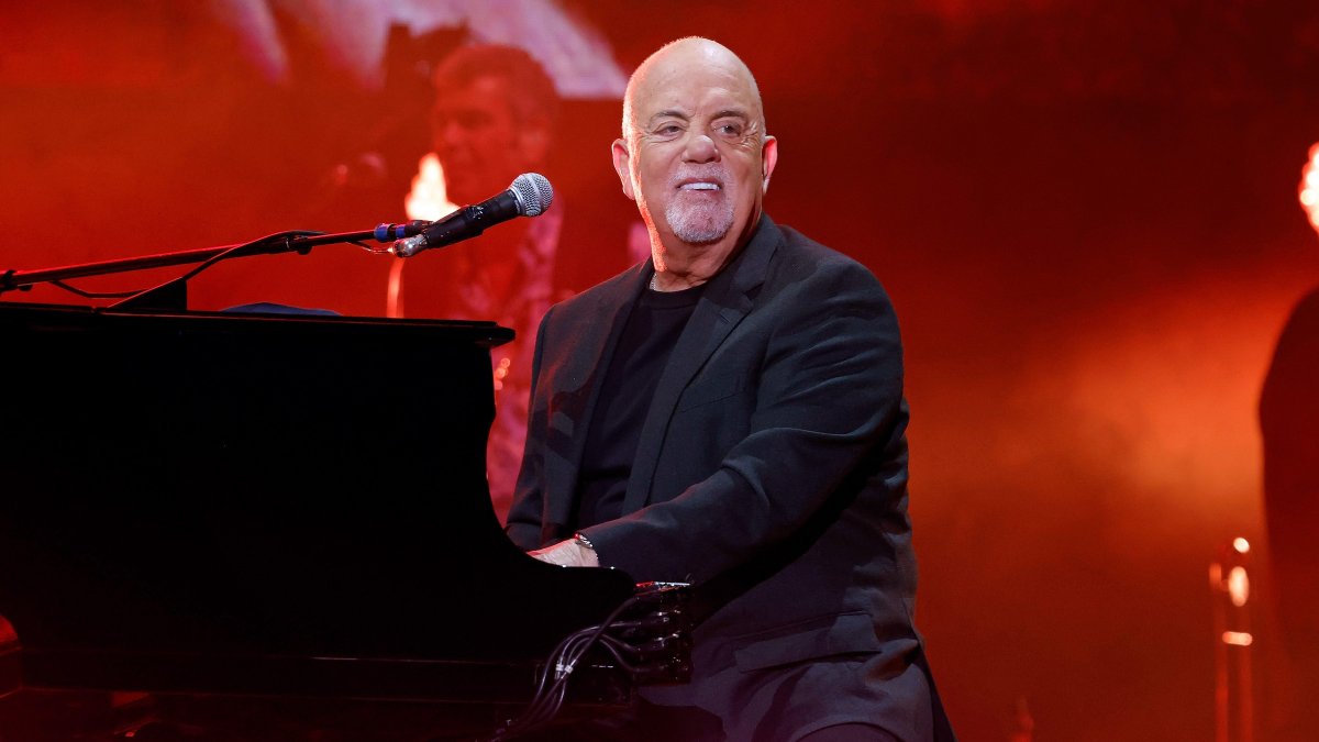 Billy Joel surprises New York pedicab playing his song – NBC New York