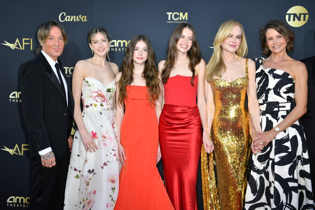 Australian musician Keith Urban (L), Faith Urban (3rd L), Sunday Urban (3rd R),  Australian actress Nicole Kidman (2nd R) and Antonia Kidman (R) 