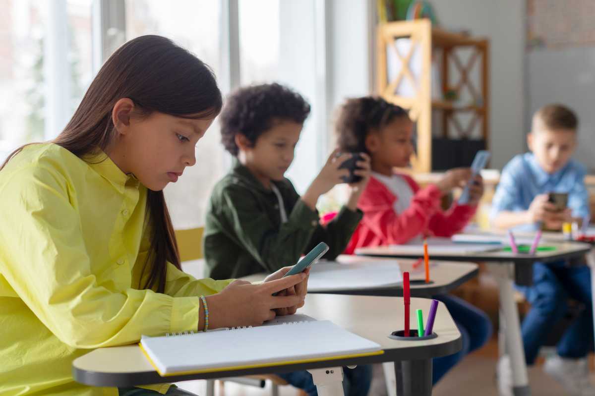 Cellphone ban will start at NYC Public Schools in September; here’s what to know