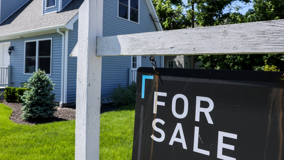 Investors buy more U.S. homes as traditional buyers struggle – NBC Los Angeles