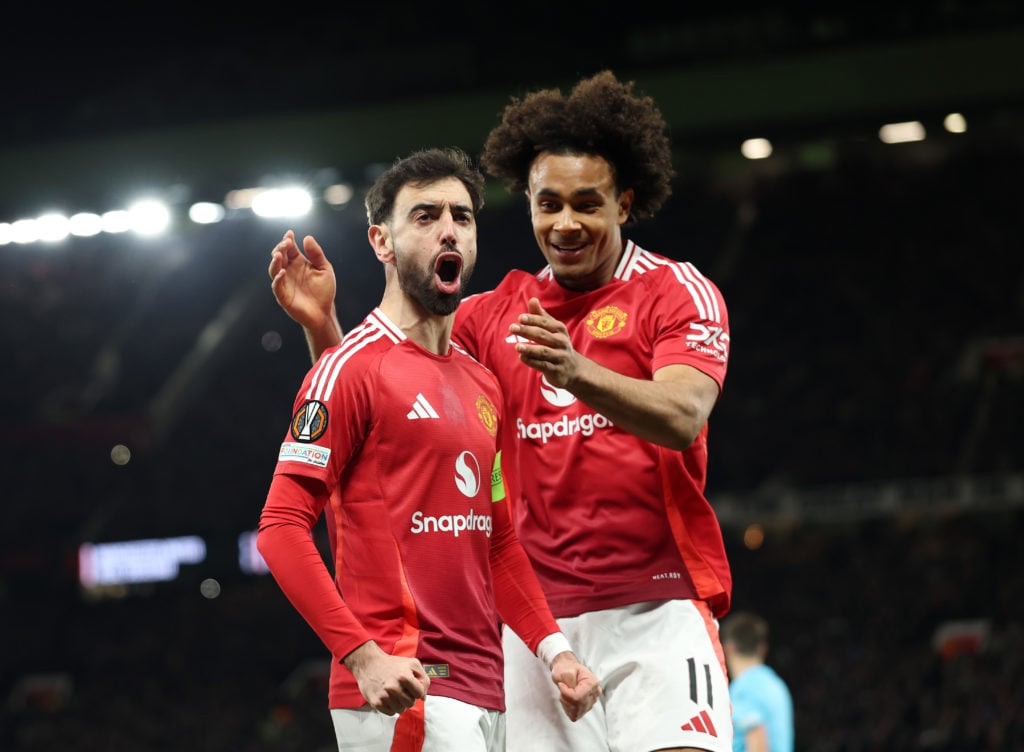 Bruno Fernandes and Joshua Zirkzee celebrate Manchester United goal.