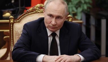 Cracks are appearing in the Russian economy