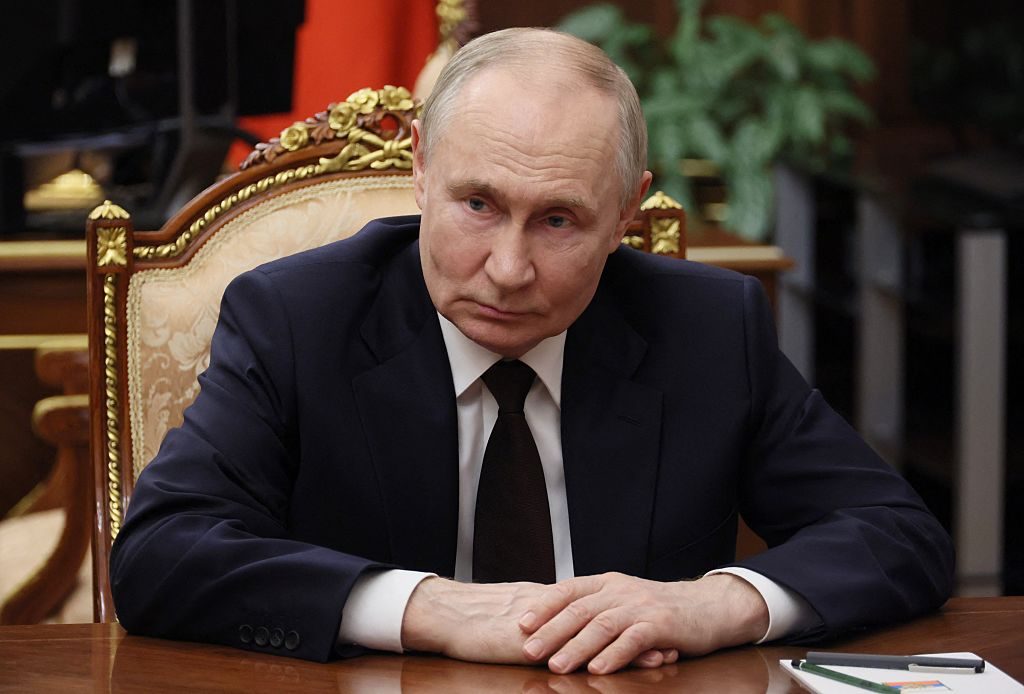 Cracks are appearing in the Russian economy