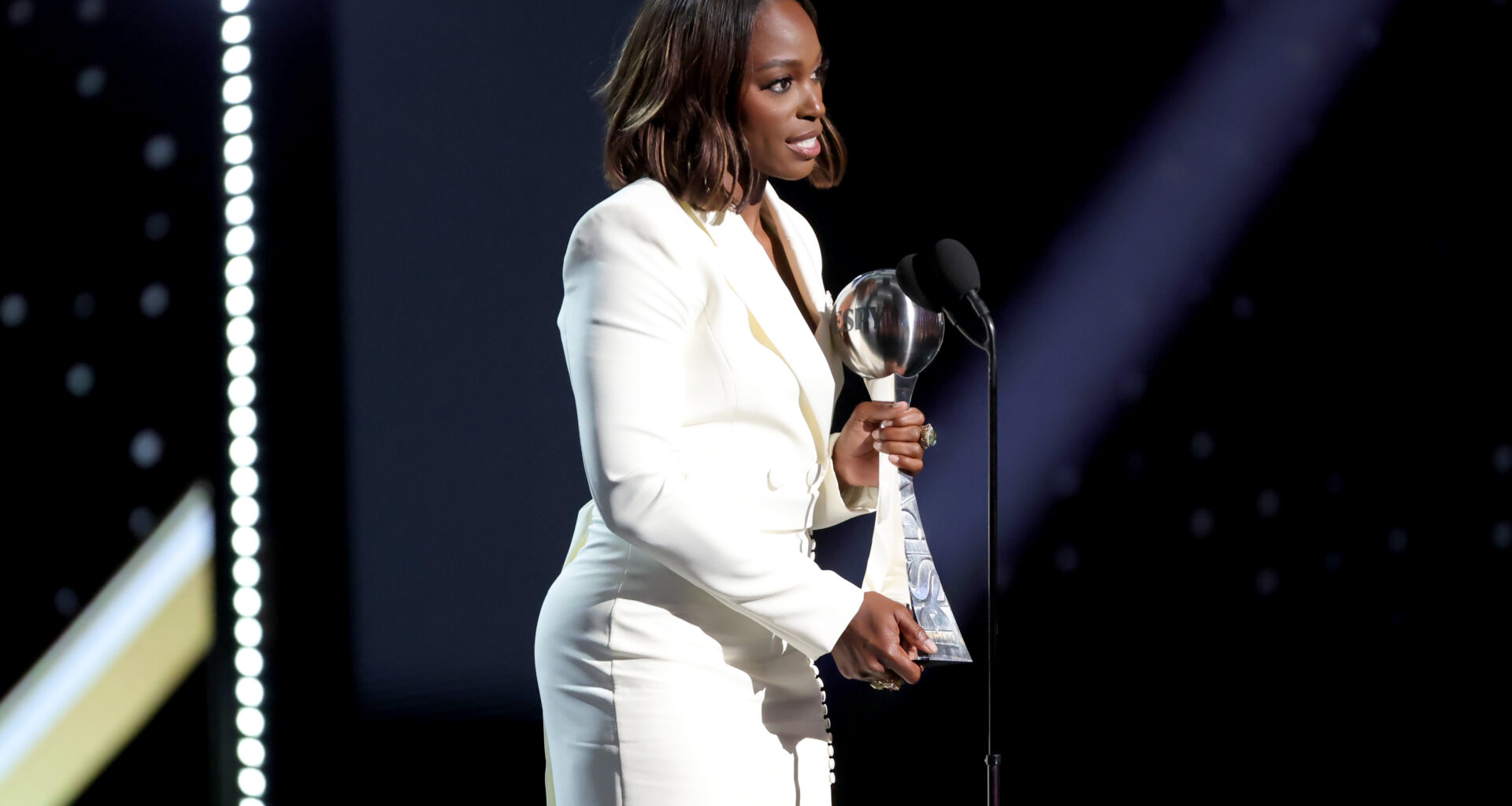 Sloane Stephens wins Ali Humanitarian Award at ESPYS